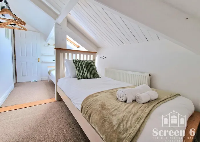 4 Bedroom \'Screen6\' By Tunnels Beaches In A Historic Building
