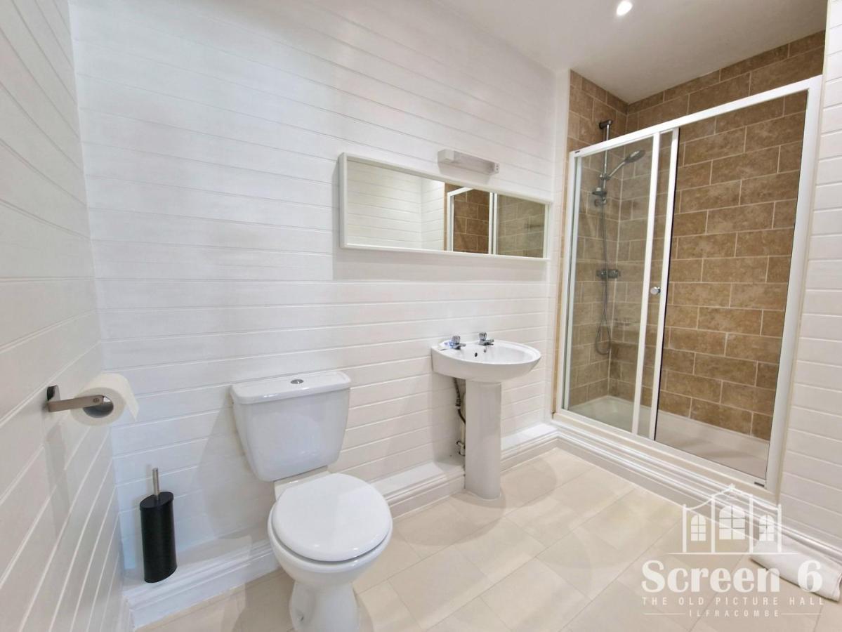 4 Bedroom 'screen6' By Tunnels Beaches In A Historic Building