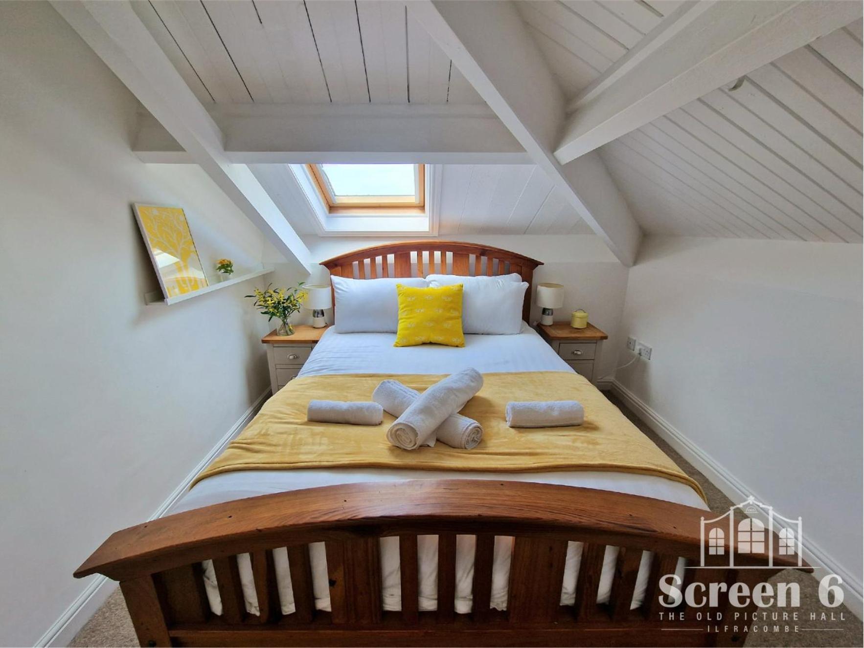 4 Bedroom 'screen6' By Tunnels Beaches In A Historic Building