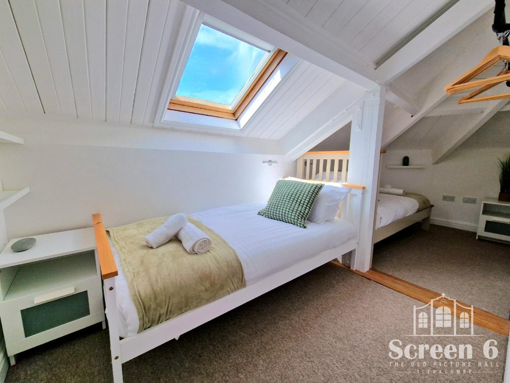 Apartment 4 Bedroom 'screen6' By Tunnels Beaches In A Historic Building *