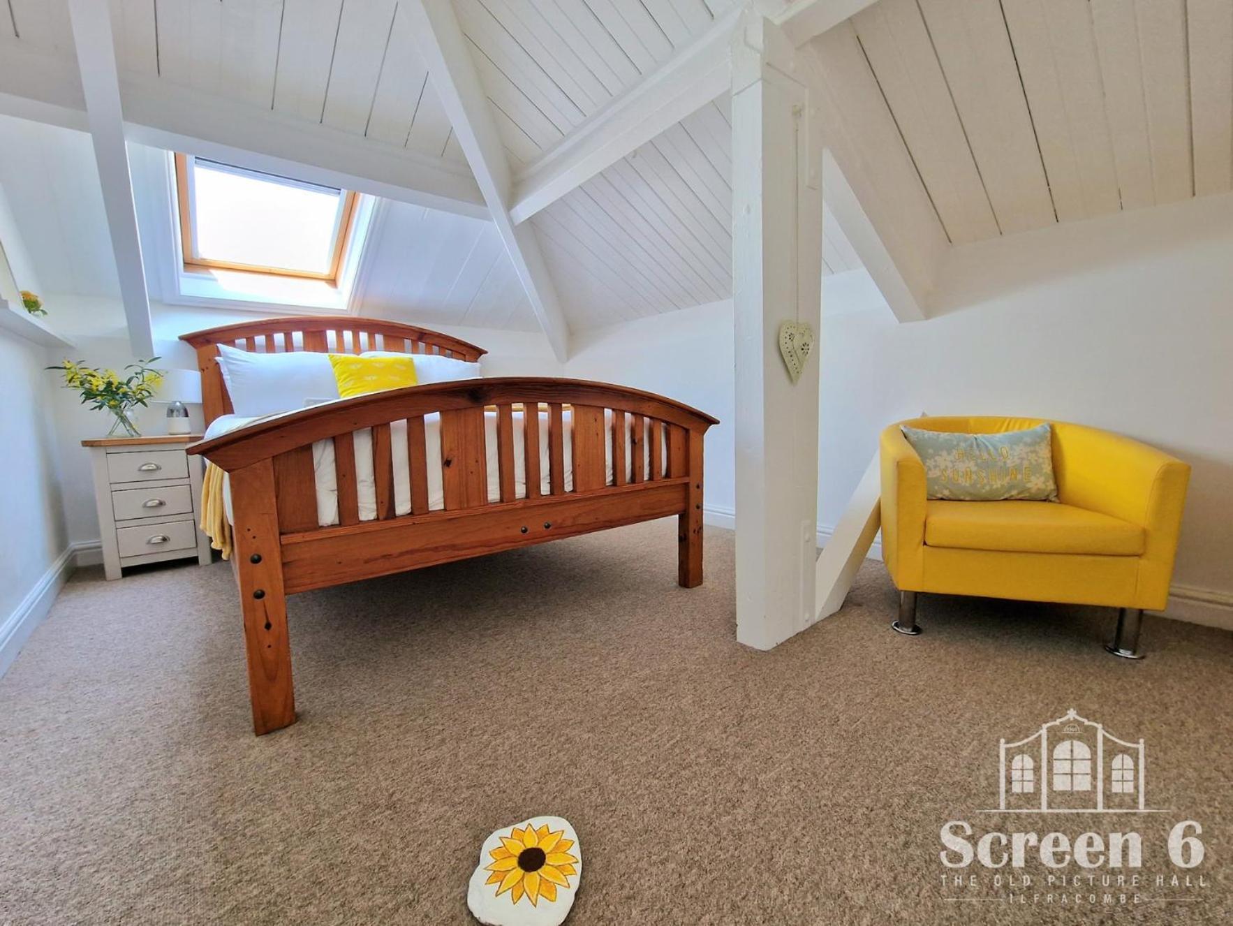 Apartment 4 Bedroom 'screen6' By Tunnels Beaches In A Historic Building