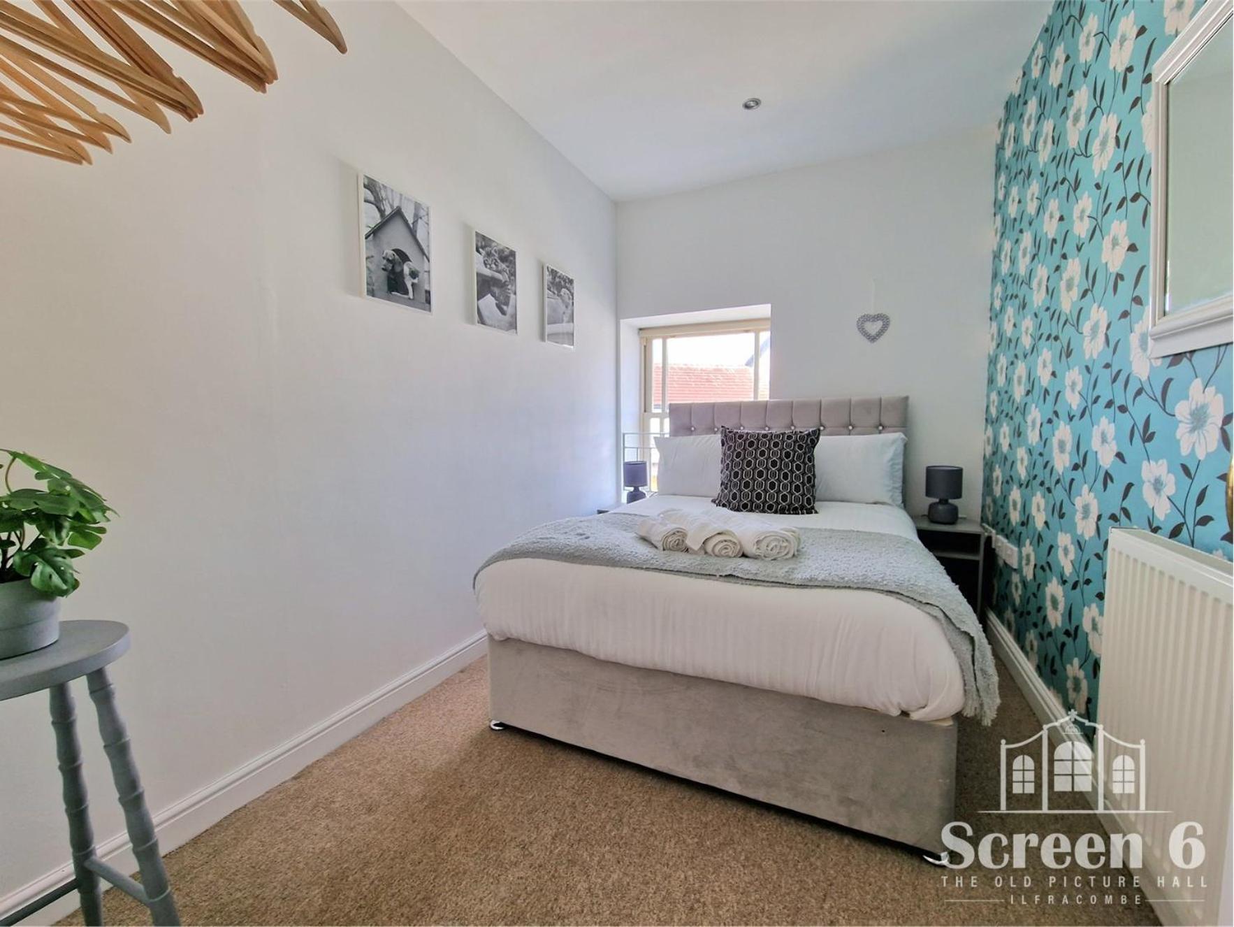 4 Bedroom 'screen6' By Tunnels Beaches In A Historic Building Apartment Ilfracombe