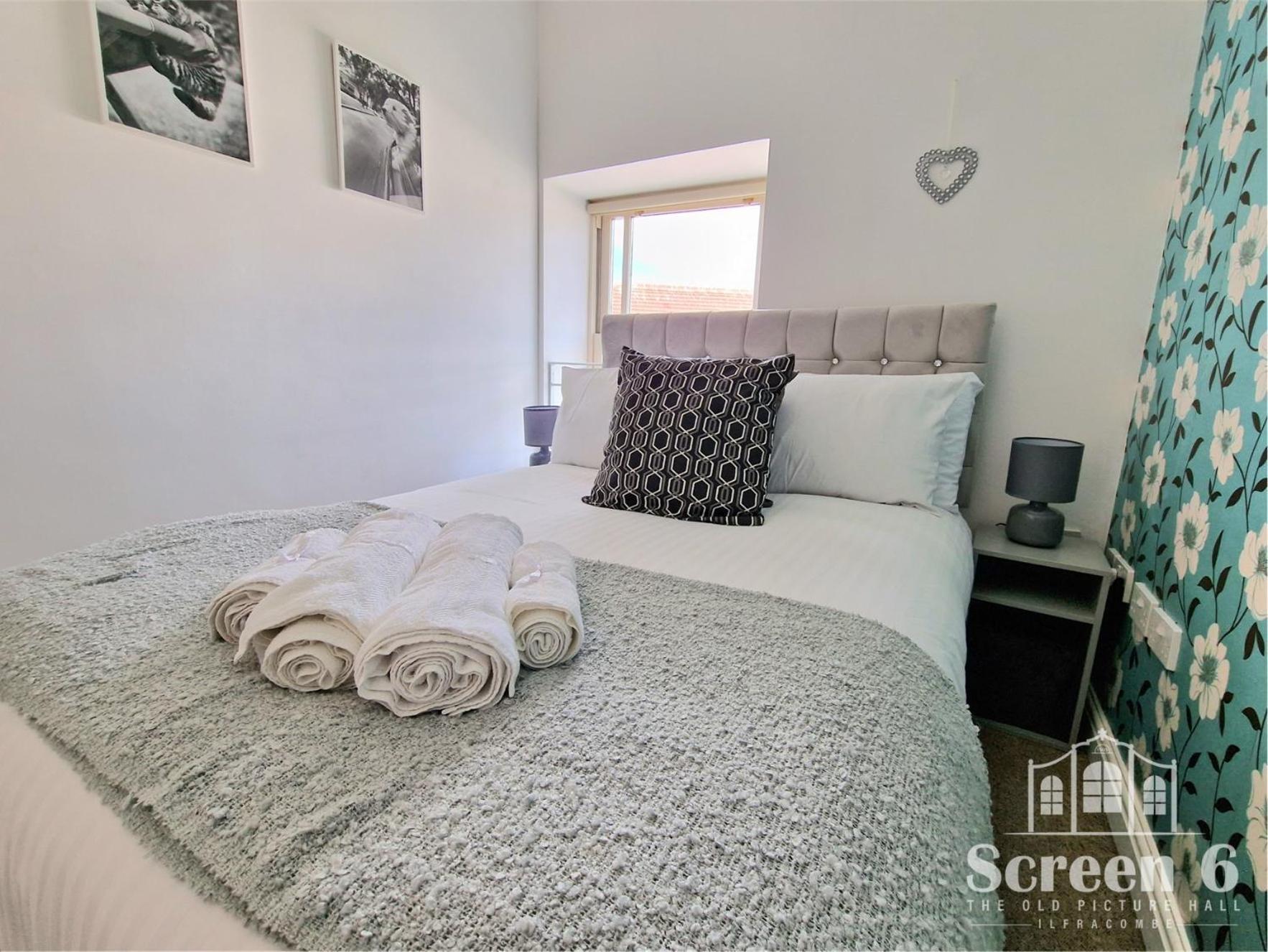 4 Bedroom 'screen6' By Tunnels Beaches In A Historic Building