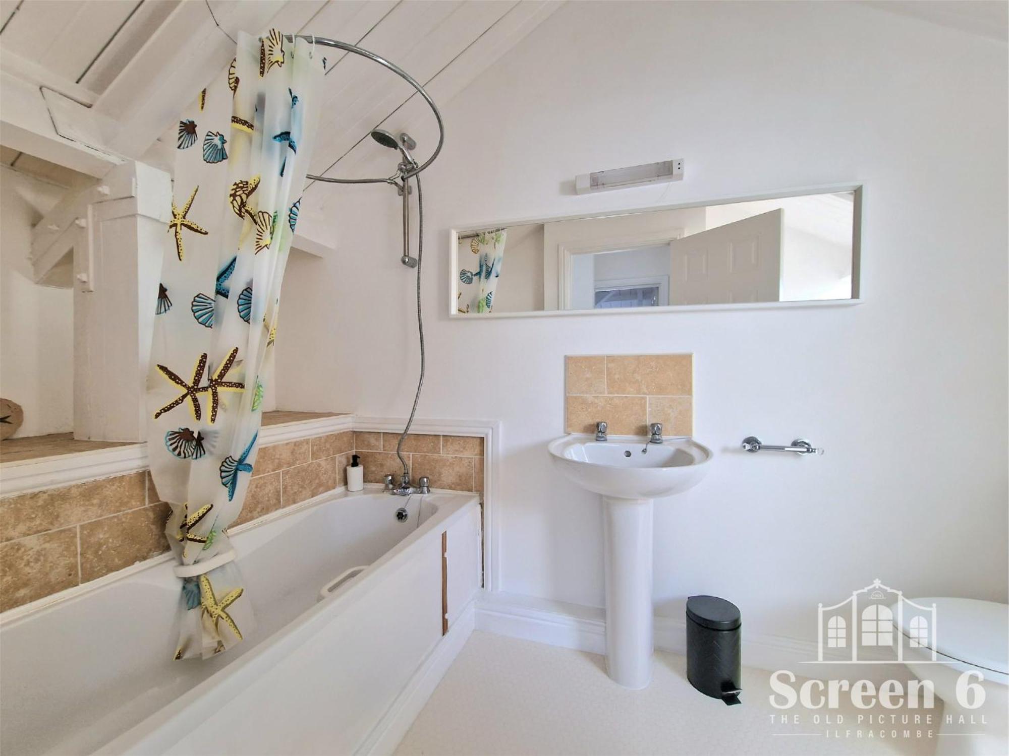 Apartment 4 Bedroom 'screen6' By Tunnels Beaches In A Historic Building Ilfracombe