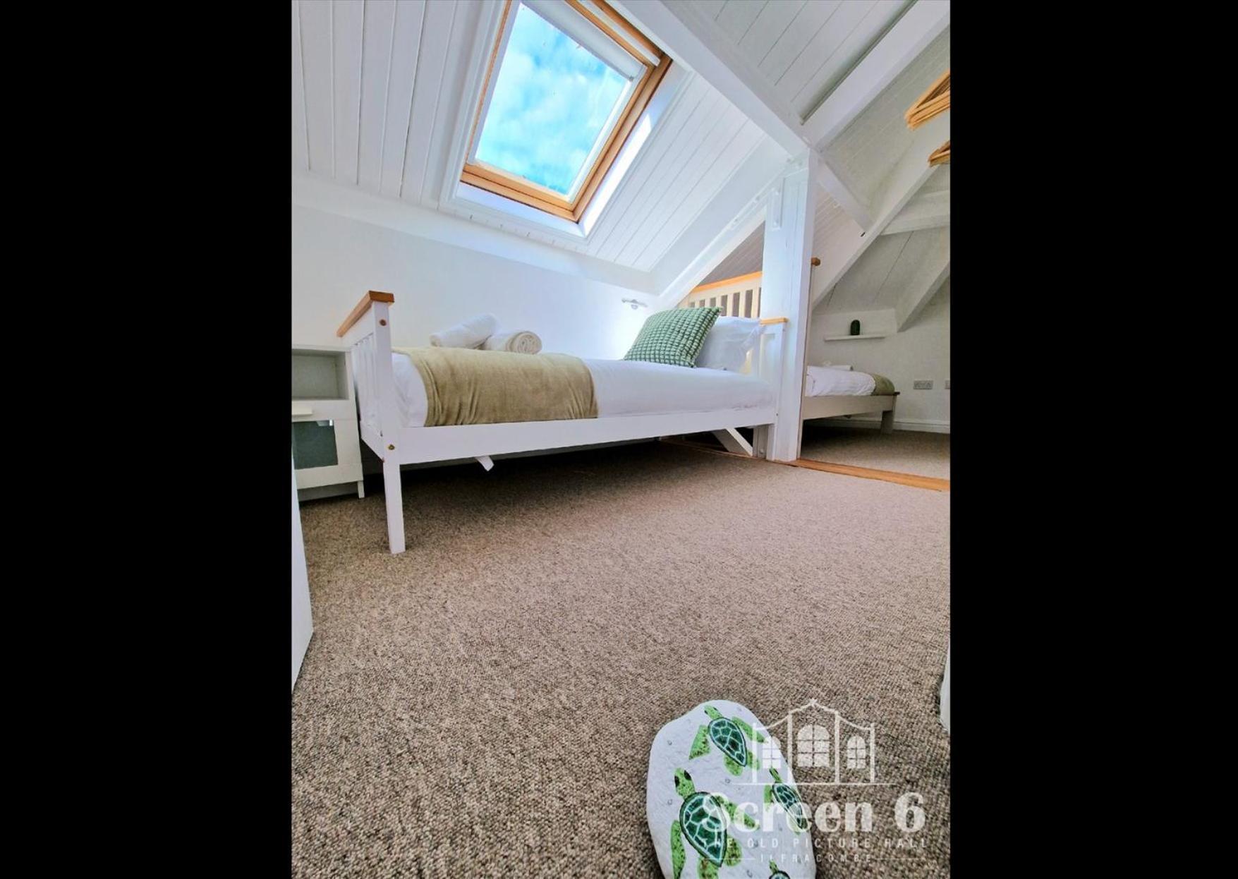 4 Bedroom 'screen6' By Tunnels Beaches In A Historic Building