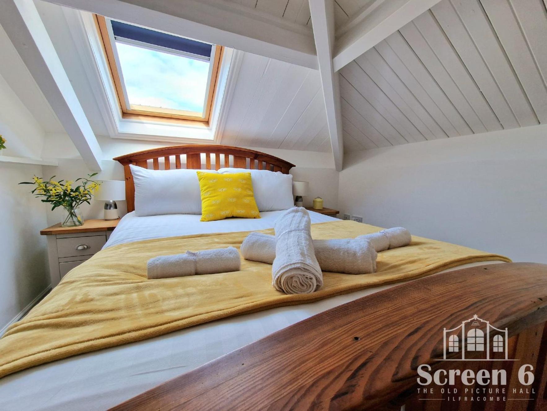 4 Bedroom 'screen6' By Tunnels Beaches In A Historic Building Apartment Ilfracombe