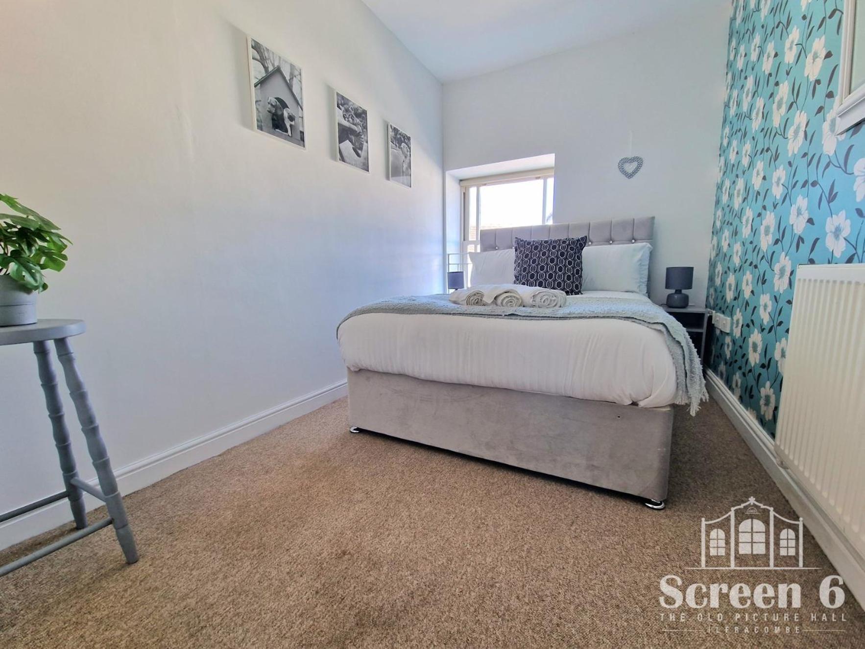 4 Bedroom 'screen6' By Tunnels Beaches In A Historic Building Apartment